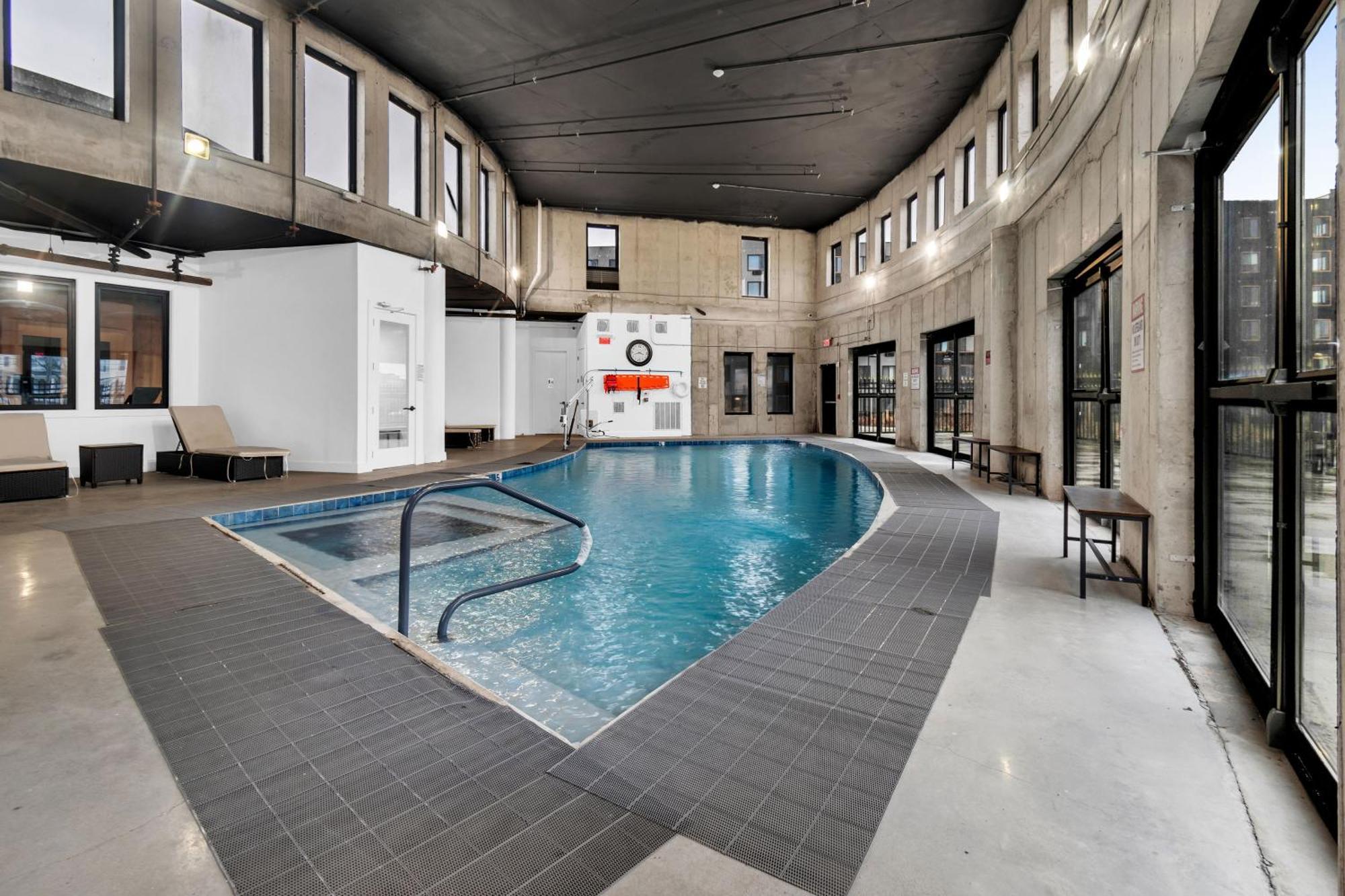 エリザベスRoyal Oasis Indoor Pool, Free Parking, Near Nycアパートメント エクステリア 写真